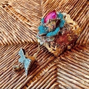 ✨💖Cosmik Souls Handcrafted Marie Antoinette Cuff✨